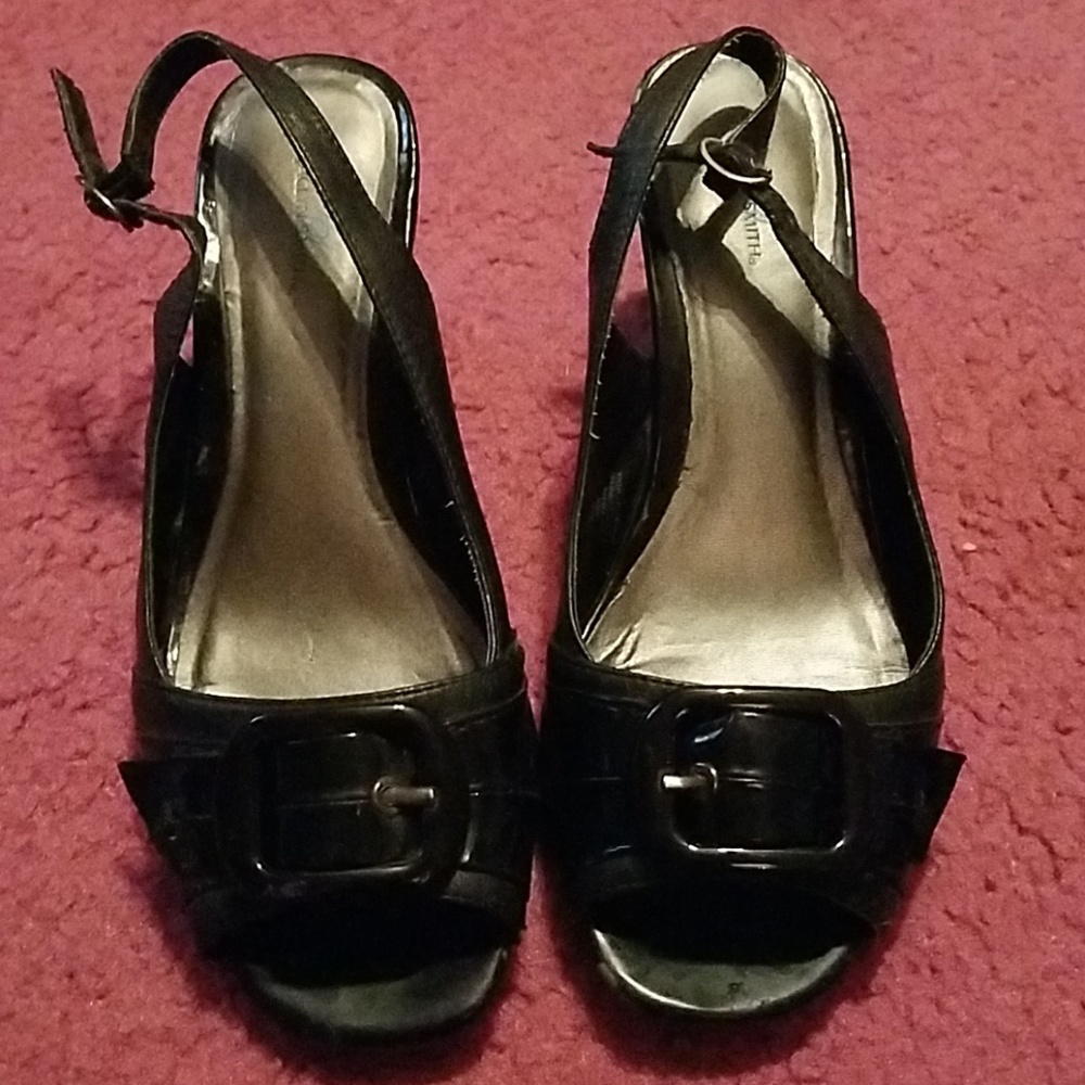 Black wedges